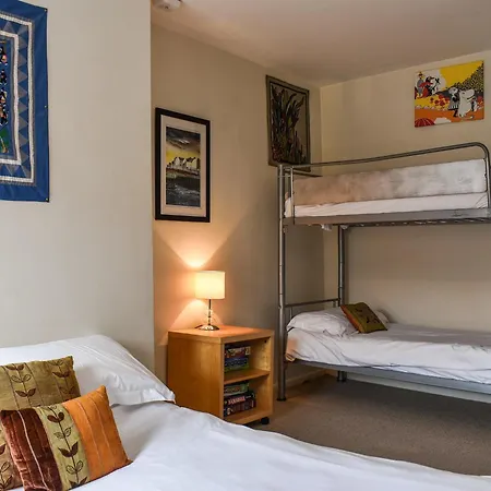 Swingbridge Lookout Apartment Whitby