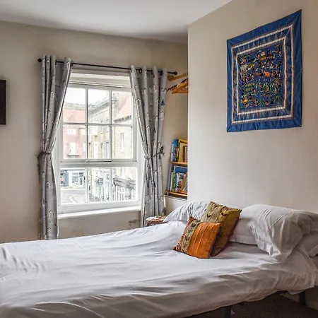 Swingbridge Lookout Apartment